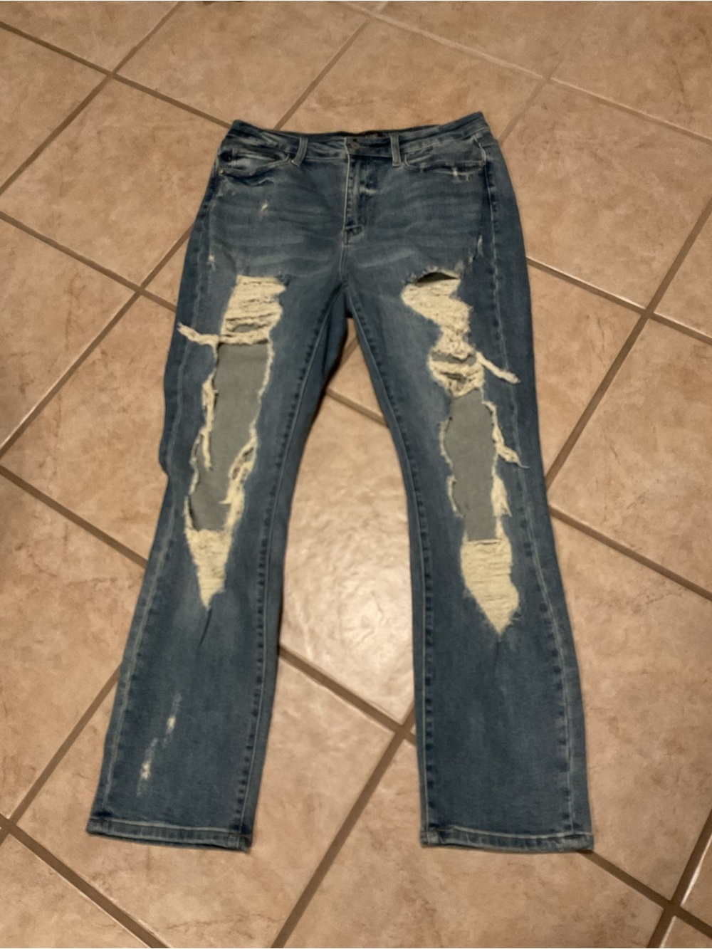 Judy Blue Women’s Straight Fit Distessed Jeans Size 15/32